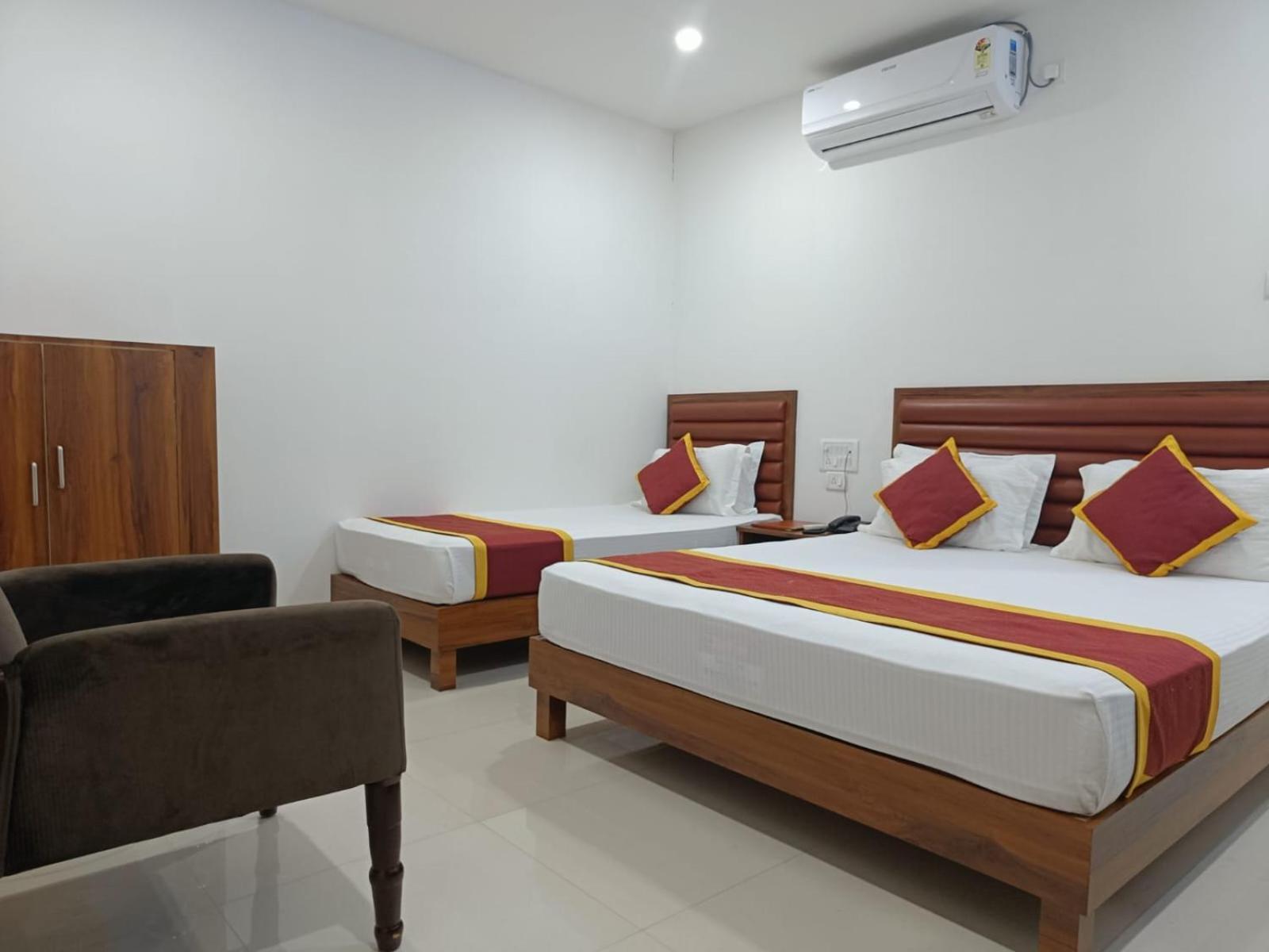Hotel Executive Inn Hailakandi エクステリア 写真