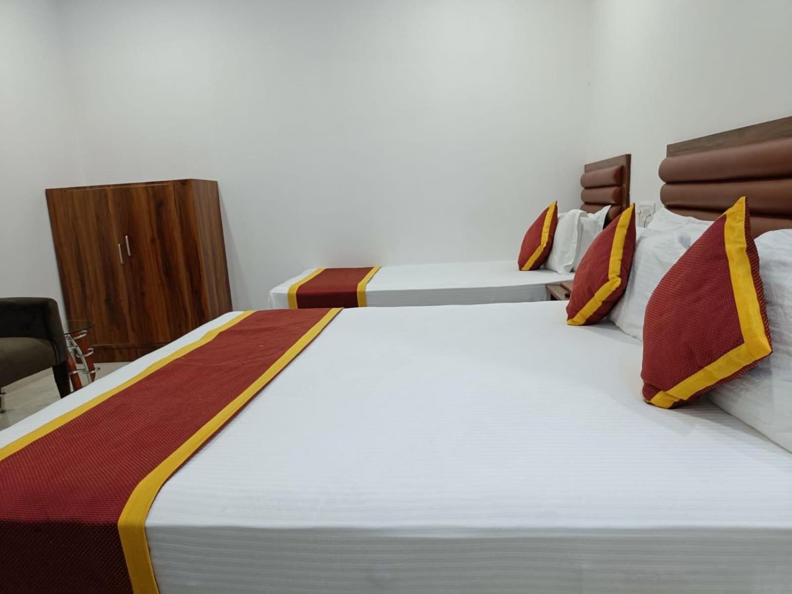 Hotel Executive Inn Hailakandi エクステリア 写真