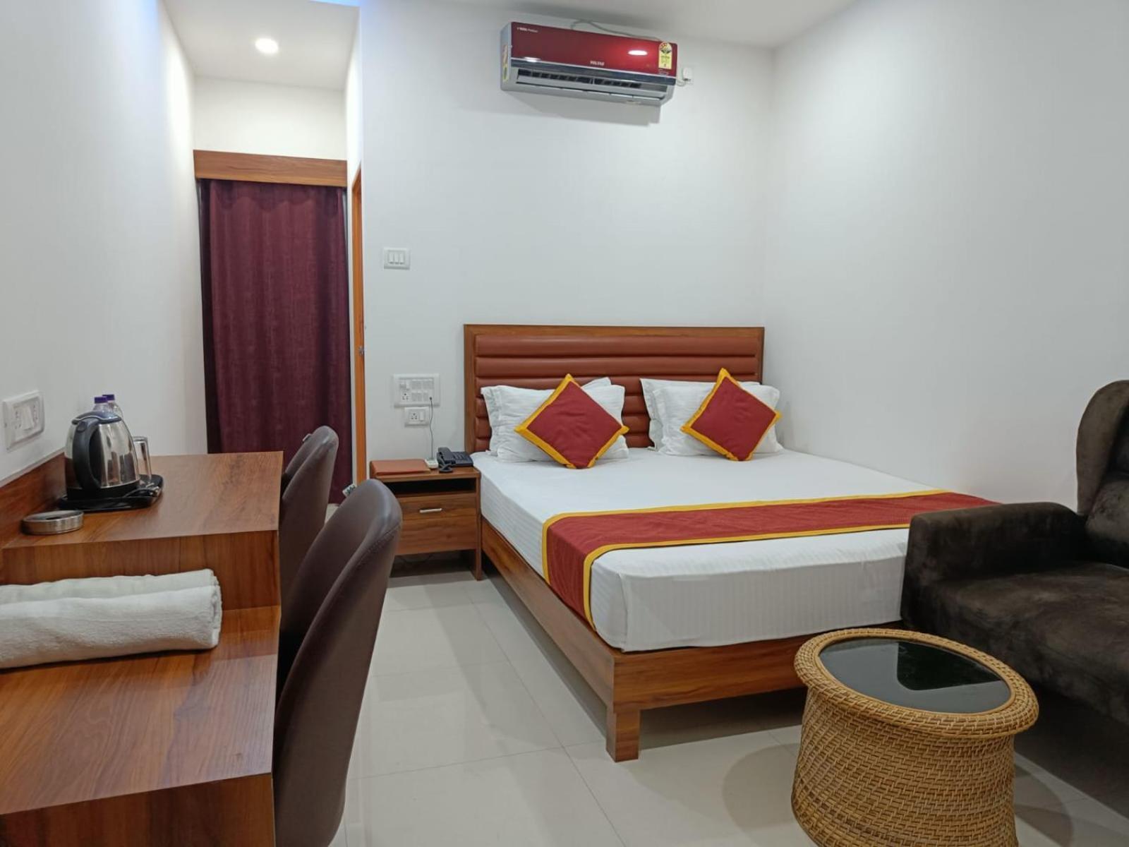 Hotel Executive Inn Hailakandi エクステリア 写真