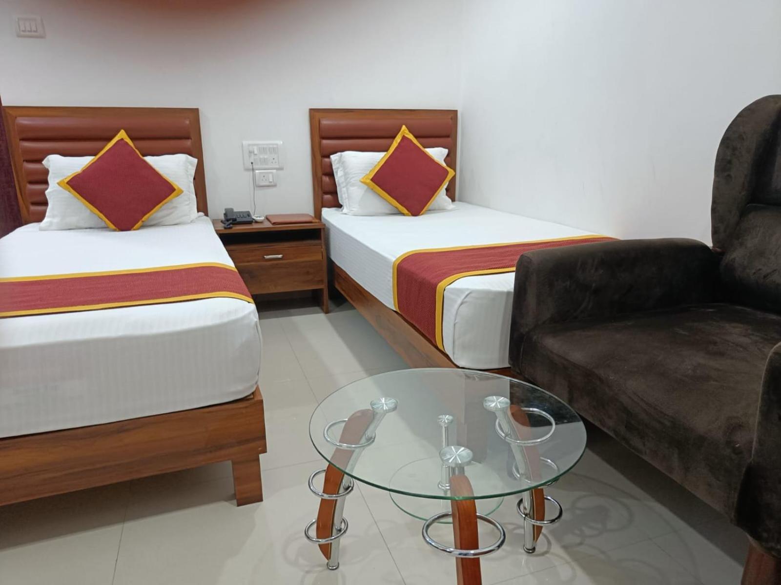 Hotel Executive Inn Hailakandi エクステリア 写真