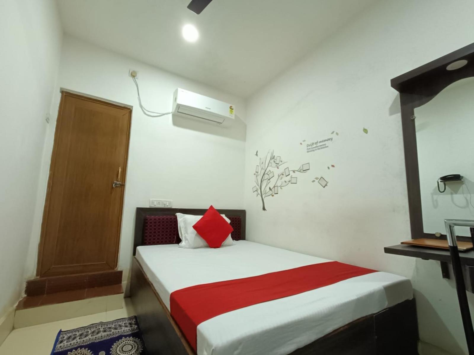 Hotel Executive Inn Hailakandi エクステリア 写真